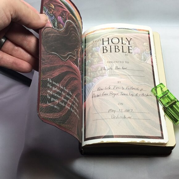 KJV Holy Bible: Gift and Award, Black Leather-Look, Red Letter 2001 - Picture 6 of 13